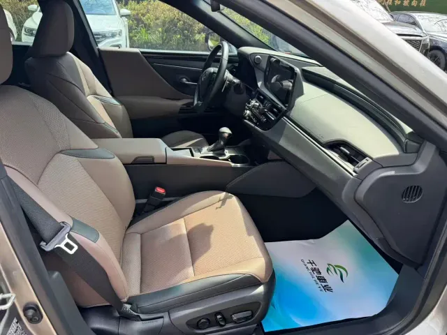 Lexus ES — Фото автомобиля 8