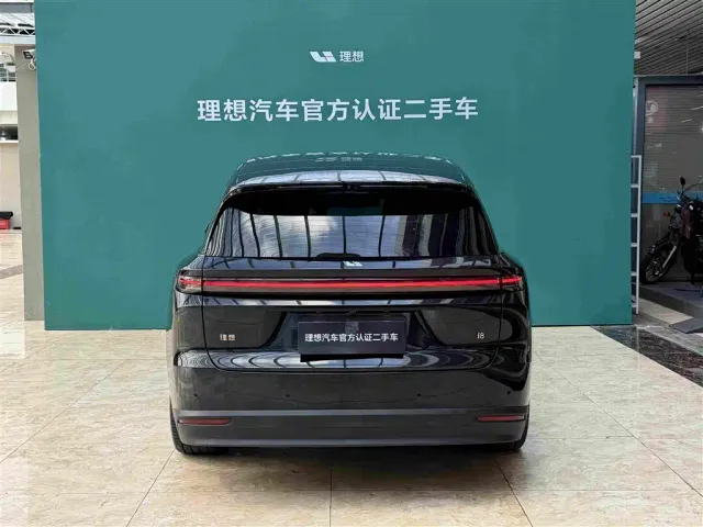 Li Auto i8 — Фото автомобиля 25