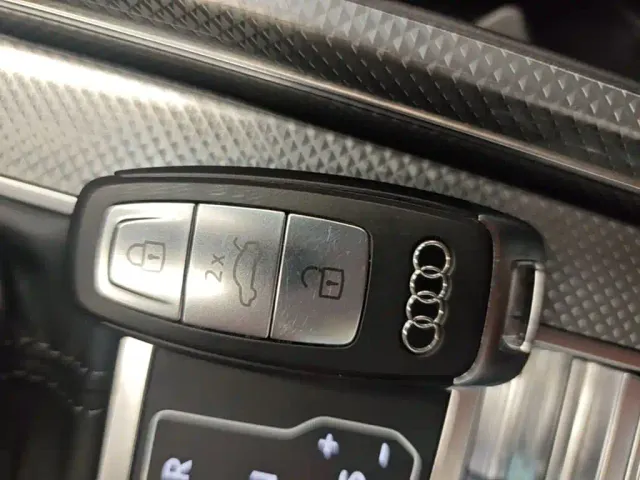 Audi A7L — Фото автомобиля 8