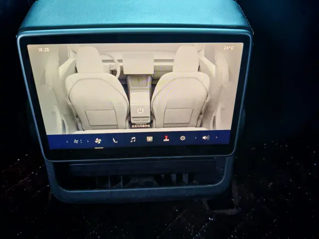Tesla Model 3 — Фото автомобиля 7
