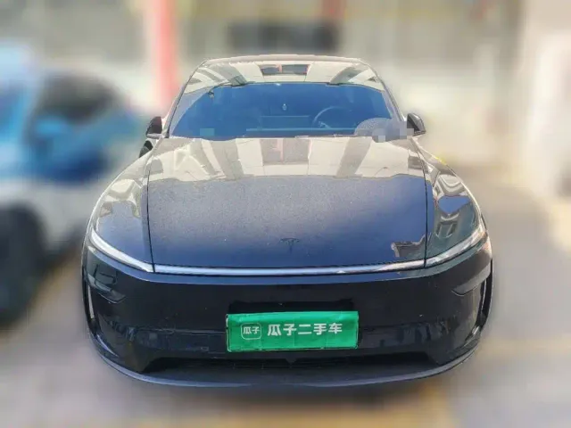 Tesla Model Y — Фото автомобиля 2