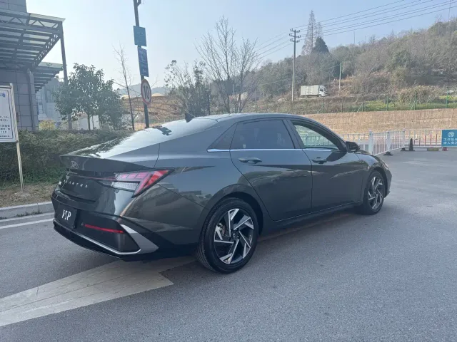 Hyundai Elantra — Фото автомобиля 4