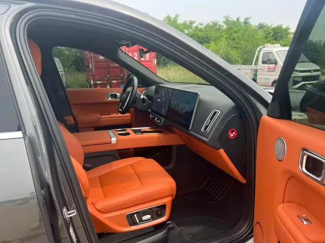 Li Auto L8 — Фото автомобиля 5