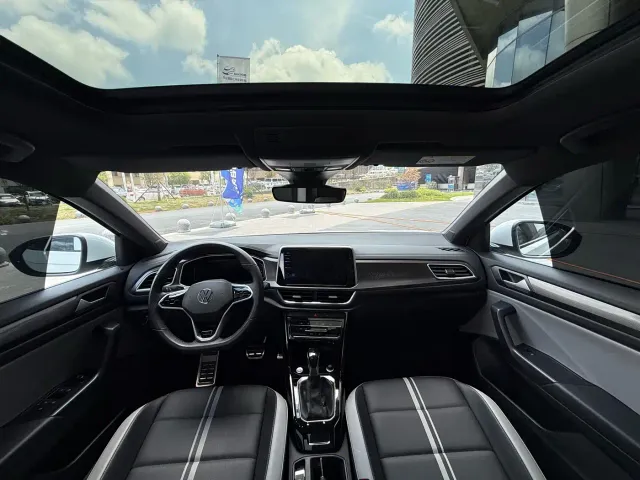 Volkswagen T-Roc — Фото автомобиля 12