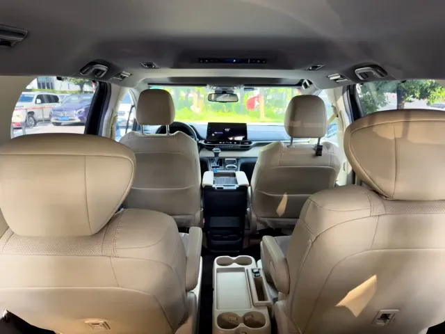 Toyota Sienna — Фото автомобиля 5