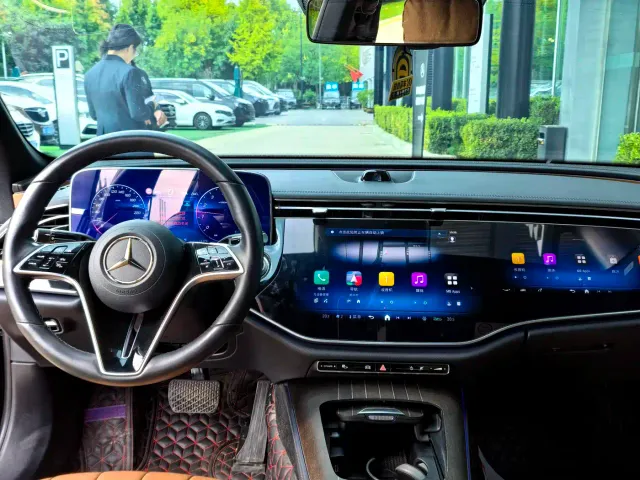 Mercedes-Benz E-Class — Фото автомобиля 10