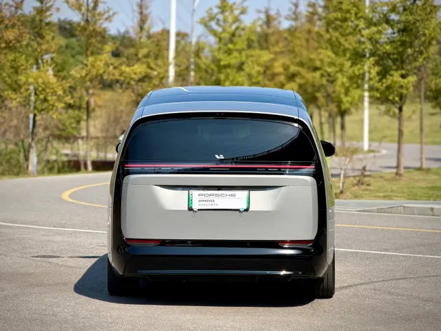 Li Auto MEGA — Фото автомобиля 17