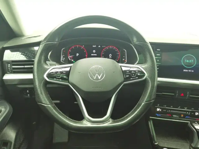 Volkswagen Passat — Фото автомобиля 11