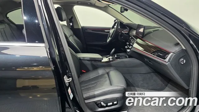 BMW 5-Series 5 серия (G30) 523d Luxury — Фото автомобиля 2