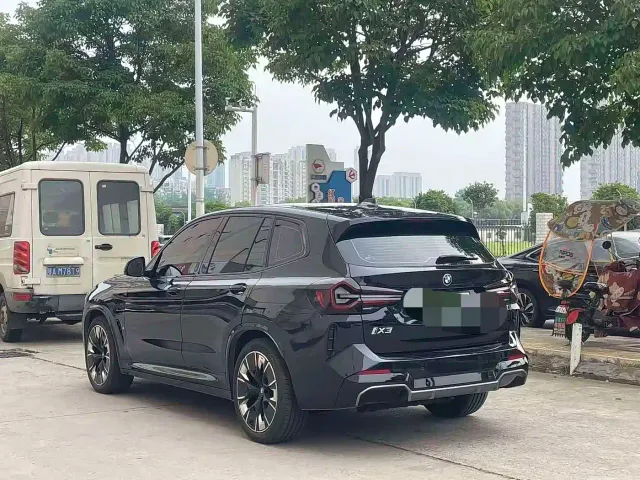 BMW iX3 — Фото автомобиля 7