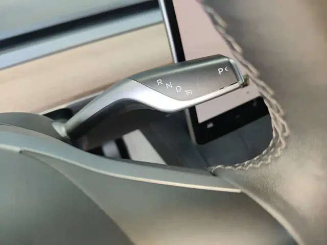 Tesla Model 3 — Фото автомобиля 13