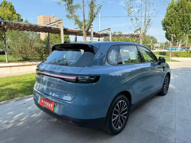 Leapmotor B10 — Фото автомобиля 8