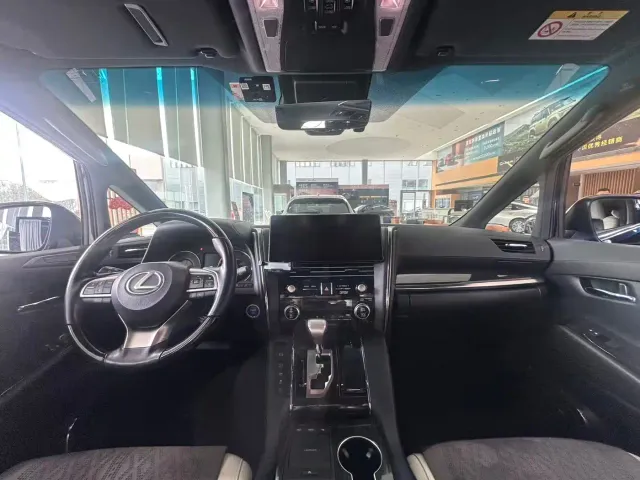 Lexus LM — Фото автомобиля 5