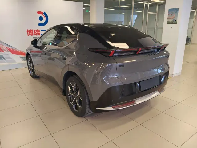 Lynk & Co Z20 — Фото автомобиля 27