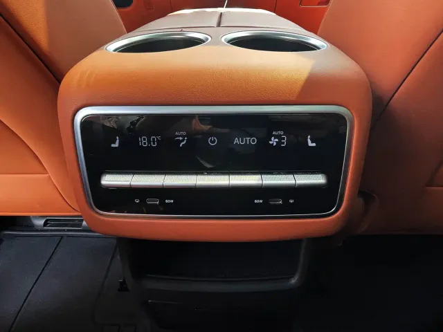 Li Auto L8 — Фото автомобиля 9