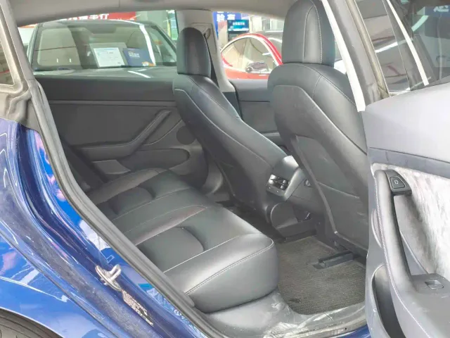 Tesla Model 3 — Фото автомобиля 8