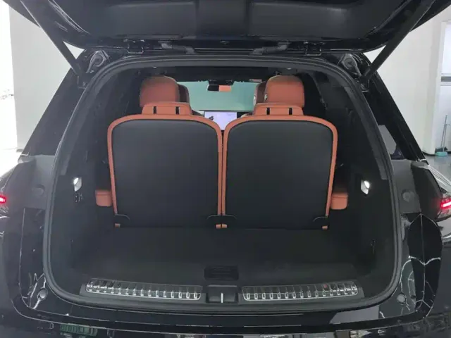 Li Auto L8 — Фото автомобиля 4