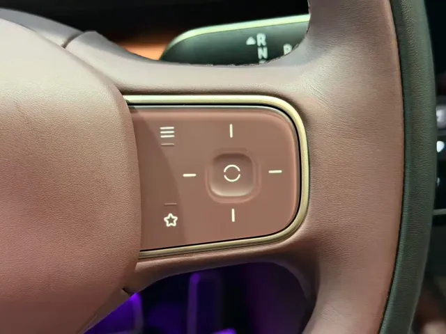 Nio ES8 — Фото автомобиля 12