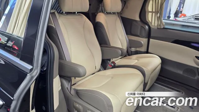 Kia Carnival Generation 4 — Фото автомобиля 12