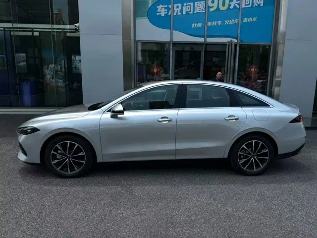 Roewe D7 — Фото автомобиля 7
