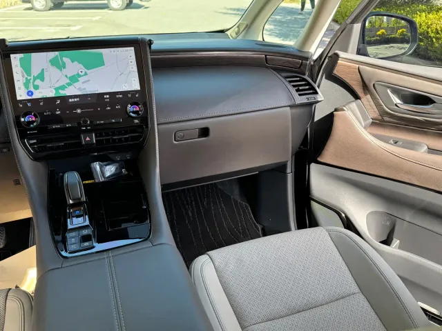 Toyota Vellfire — Фото автомобиля 9