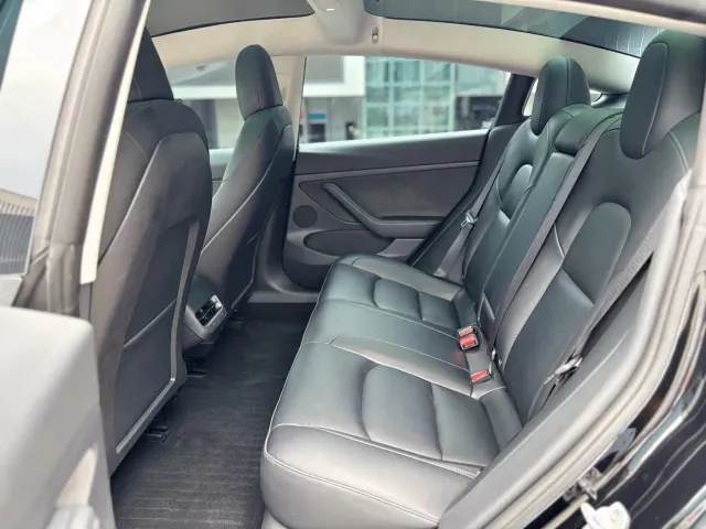 Tesla Model 3 — Фото автомобиля 11