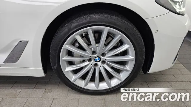 BMW 5-Series 5 серия (G30) 530i xDrive Luxury — Фото автомобиля 5