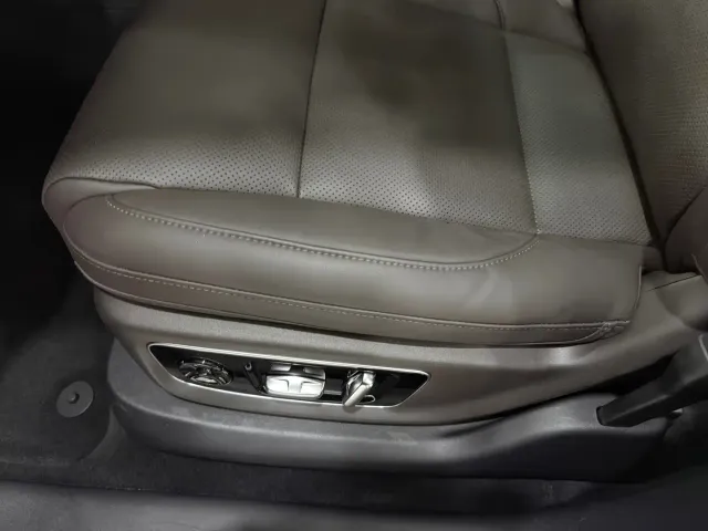 Li Auto L9 — Фото автомобиля 13