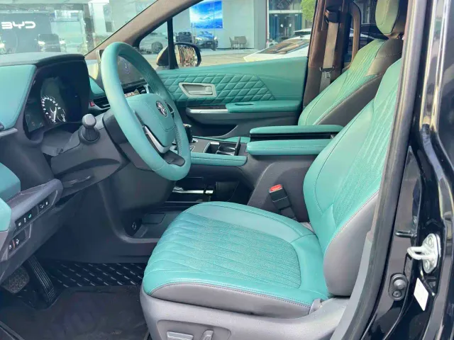Toyota Sienna — Фото автомобиля 10