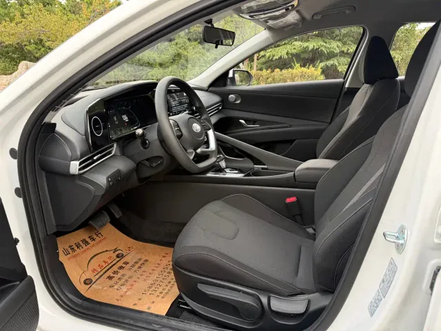 Hyundai Elantra — Фото автомобиля 5