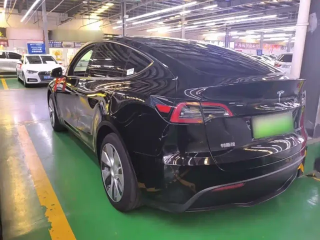 Tesla Model Y — Фото автомобиля 4