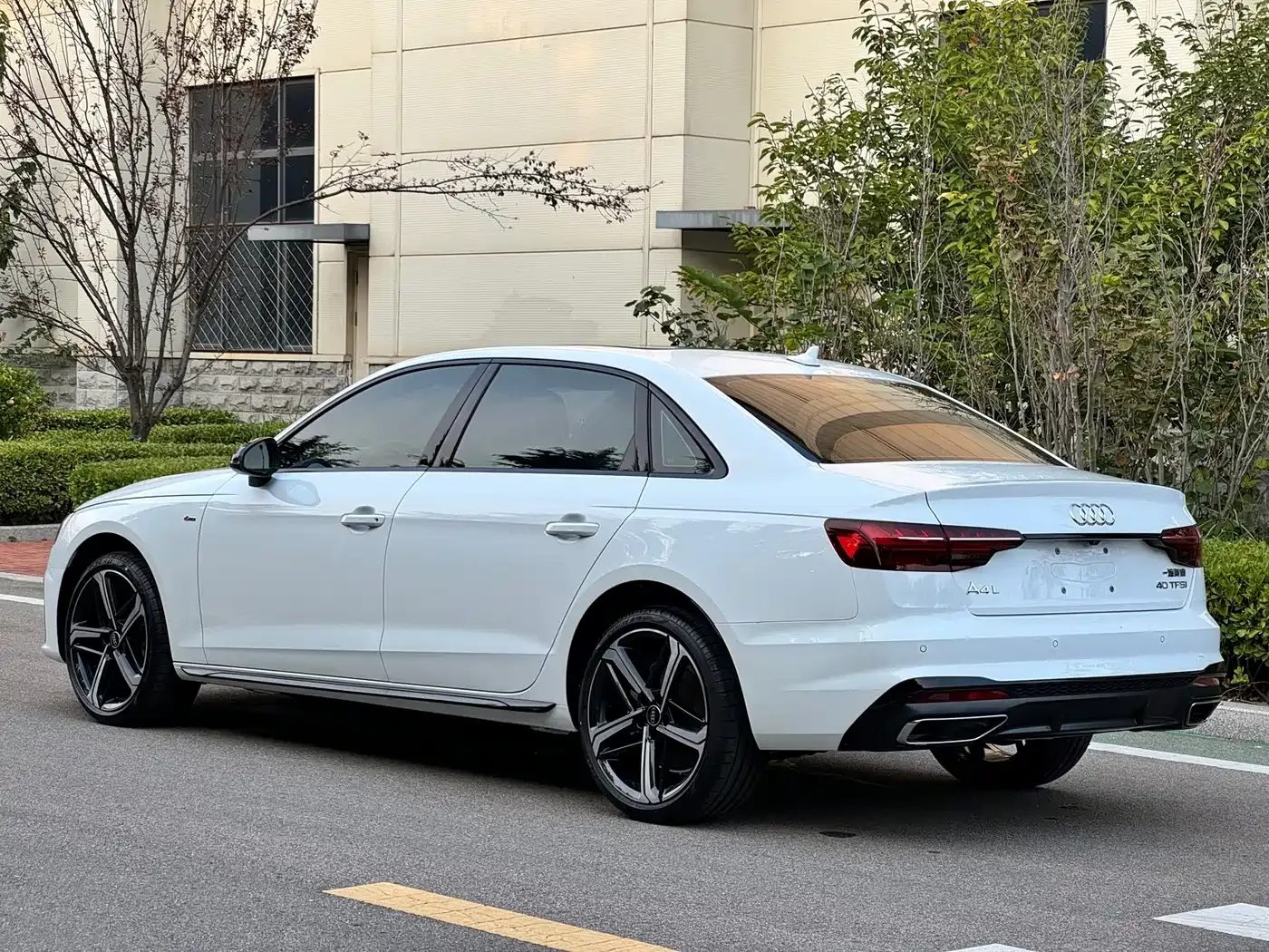Audi Audi A4L 2024 40 TFSI Luxury Dynamic — Фото автомобиля 4