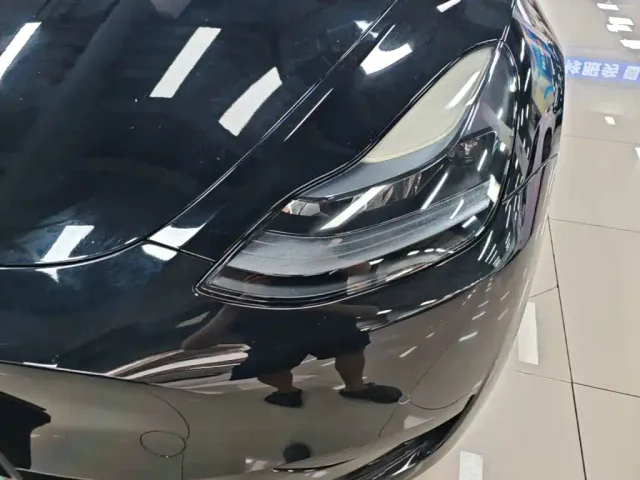 Tesla Model Y — Фото автомобиля 23