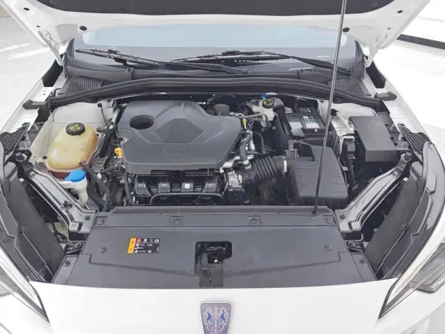Roewe i5 — Фото автомобиля 10