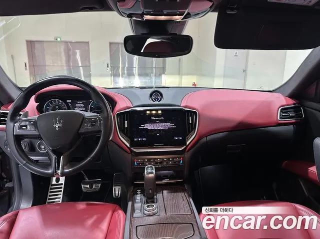 Maserati Ghibli — Фото автомобиля 7