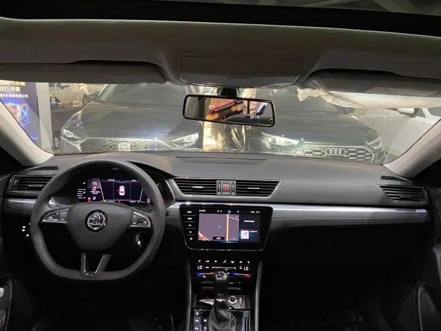 Skoda Superb — Фото автомобиля 9