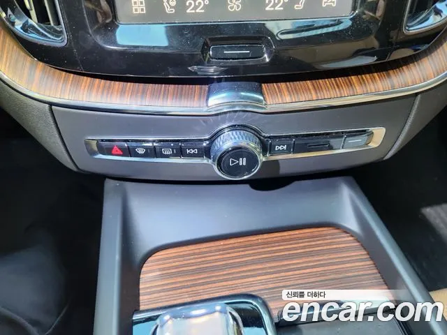 Вольво XC60 — Фото автомобиля 11