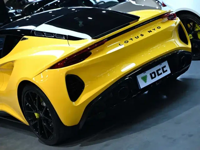 Lotus Emira — Фото автомобиля 18