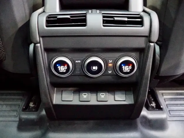 Land Rover Defender — Фото автомобиля 15