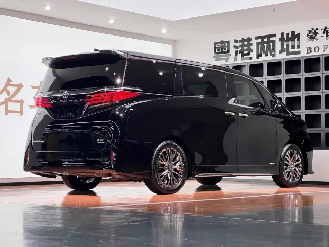 Toyota Alphard — Фото автомобиля 7