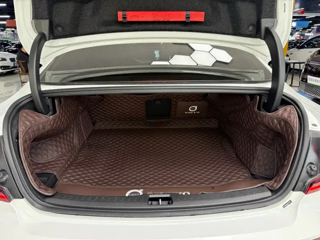 Volvo S60 — Фото автомобиля 11