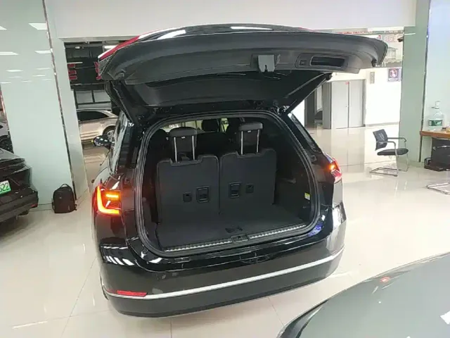 Nio ES8 — Фото автомобиля 18