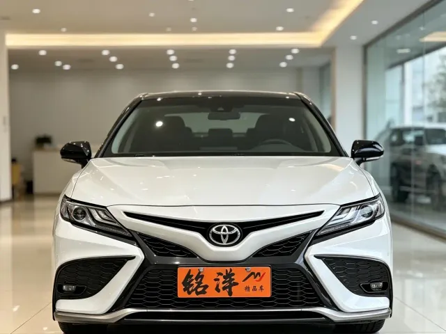 Toyota Camry — Фото автомобиля 2