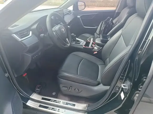 Toyota RAV4 — Фото автомобиля 14