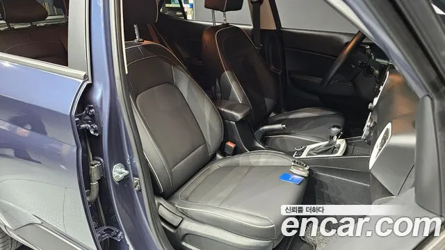 Hyundai Venue — Фото автомобиля 16