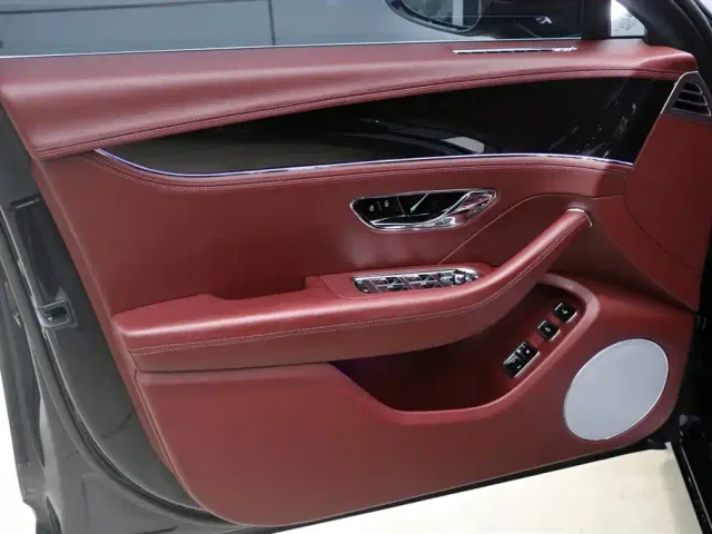 Bentley Flying Spur — Фото автомобиля 10