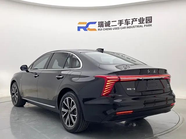 Hongqi H5 PHEV — Фото автомобиля 7