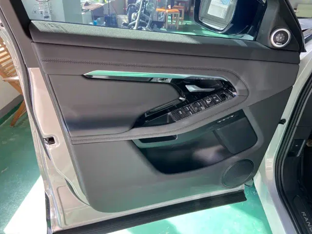 Land Rover Range Rover Evoque — Фото автомобиля 11