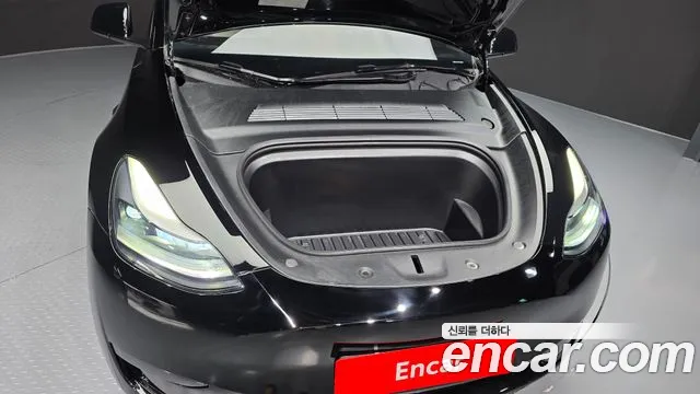 Tesla Model Y — Фото автомобиля 9