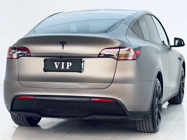 Tesla Model Y — Фото автомобиля 11